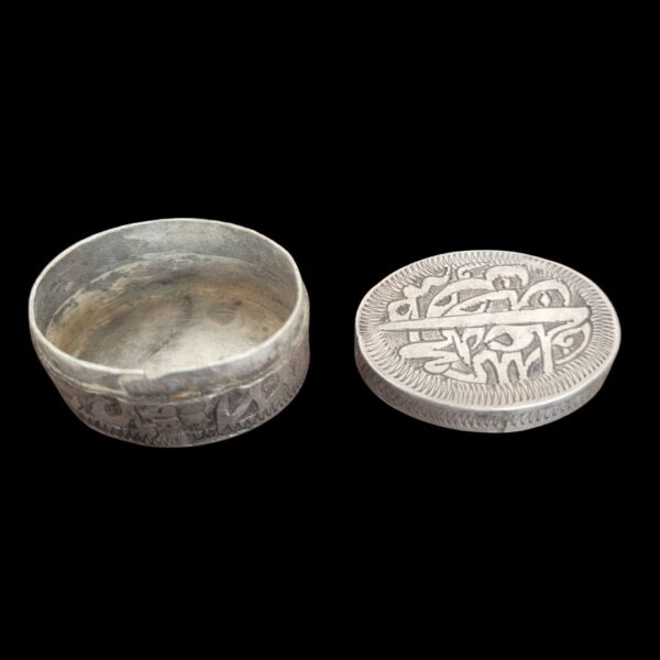 Vintage Mini Solid Silver Oval Box with Islamic Calligraphy - Image 2