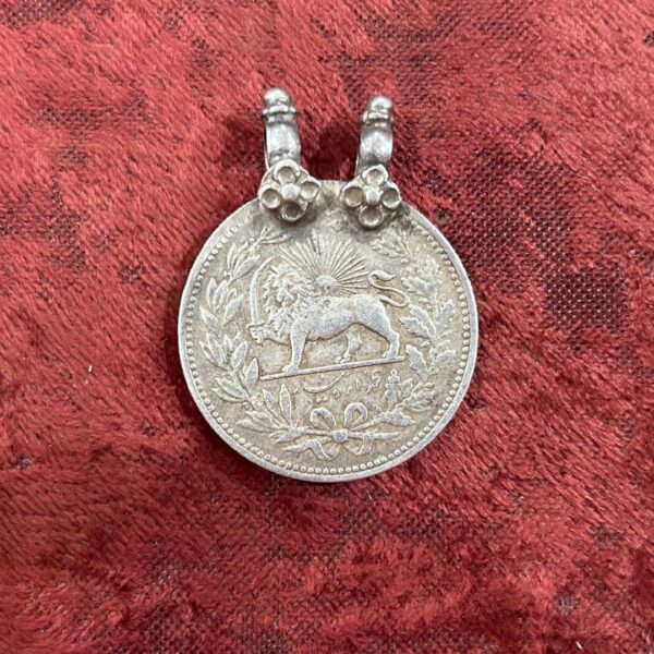 Antique Set of 8 Silver Iran Coins Transformed into Exquisite Pendants (20g Each) - Image 3
