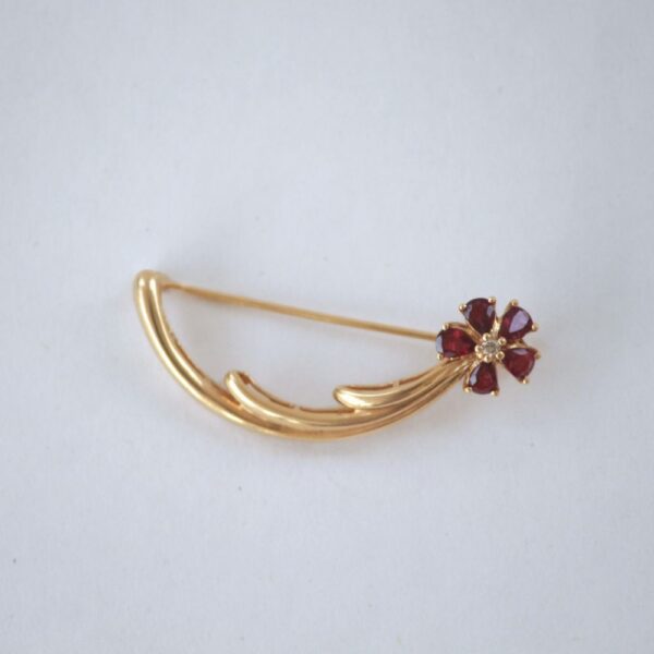 Gold Brooch with Ruby Flower & Diamond Center – Elegant & Timeless
