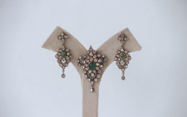 Victorian emerald and polki diamond pendant and drop earrings set - Image 2