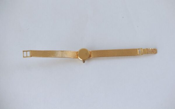 Timeless Antique AIWA Gold Watch 18kt with Textured Bracelet, Quartz Movement & Roman Numerals - Image 3