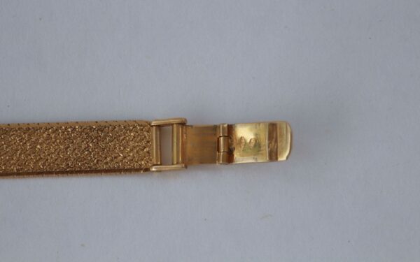 Timeless Antique AIWA Gold Watch 18kt with Textured Bracelet, Quartz Movement & Roman Numerals - Image 4