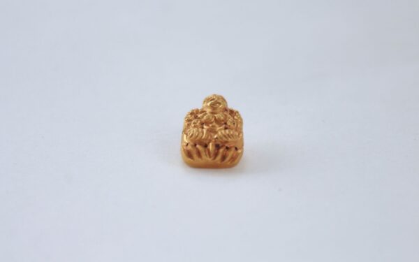 Antique gold Lakshmi pendant - Image 3
